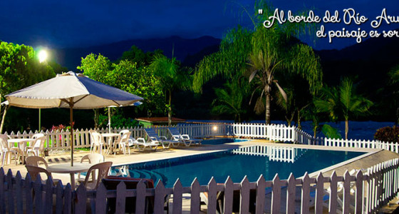 piscina-de-noche-rio-grande-lodge