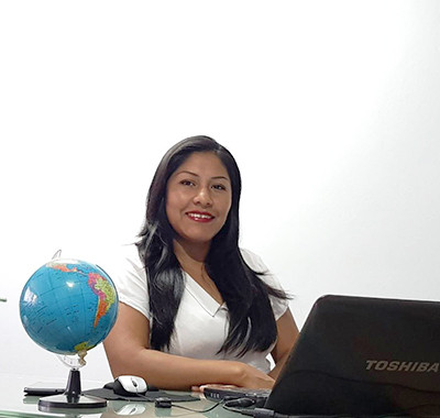 karina-agente-de-viajes-400x380